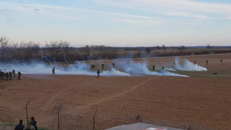 FOTO/VIDEO Brojni incidenti na grčko-turskoj granici: Turska policija ispaljuje suzavac prema Grčkoj