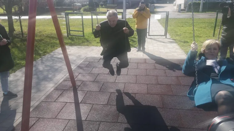 Gotovo 900.000 kn za dječji parkić, a Bandić ga je 'pustio u pogon' na prilično bizaran način