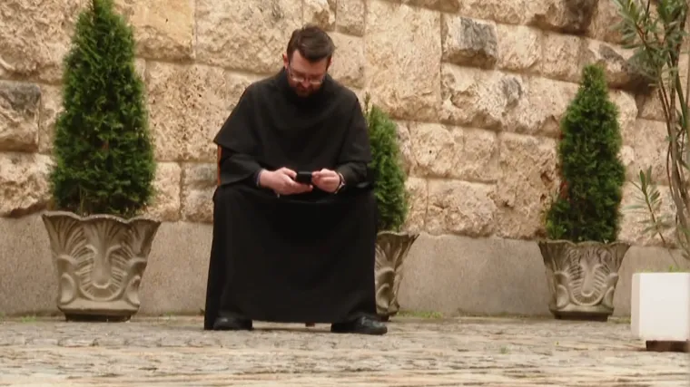 Popularizacija vjere u 21. stoljeću: Moderni svećenik dijeli savjete na Instagramu, a uskoro snima i podcast