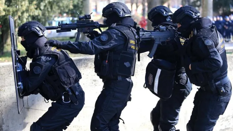 Velika akcija: Zbog &scaron;verca droge uhićeno vi&scaron;e osoba, USKOK i policija upali im u stanove