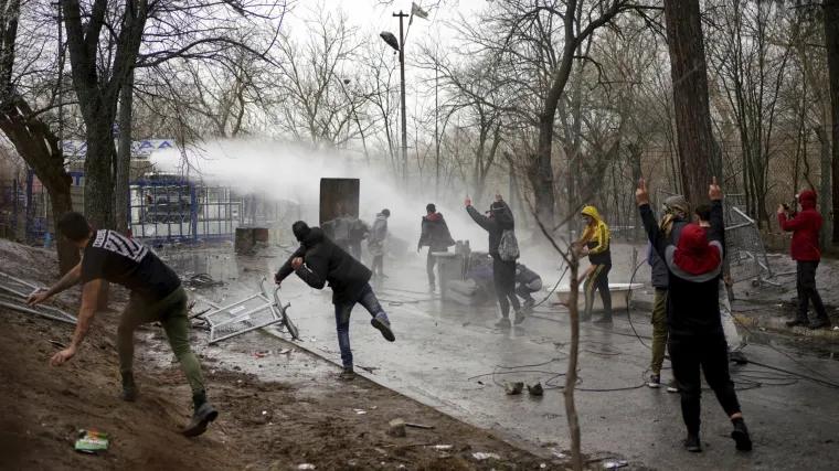 Sljedeća crta obrane je Hrvatska - Europa na rubu nove migrantske krize: 'Padne li Grčka, pada i Europa'