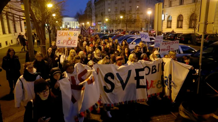 Tisuće ljudi na Noćnom mar&scaron;u za prava žena: 'Patrijarhat siluje'