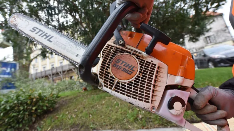 Mu&scaron;karac i žena zavr&scaron;ili u čakovečkoj bolnici nakon &scaron;to su im motorne pile posjekle noge