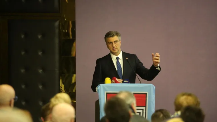 Plenković o raskolu u HDZ-u: 'Problem je kad netko hoće ubaciti u petu brzinu, a netko u rikverc'