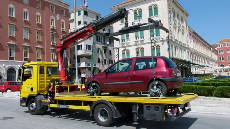 Drama u Puli: Pauk mu digao auto, pa napao djelatnika; ovaj mu uzvratio &scaron;akama i te&scaron;ko ga ozlijedio