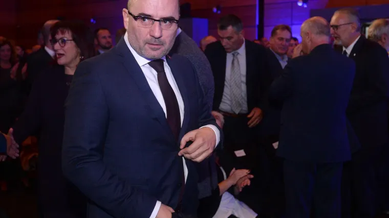 Zoran Milanović je uklanjanjem bista minorizirao i odbacio povijest Hrvata