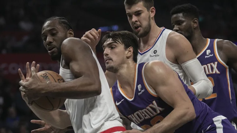 Upisao double-double i impresionirao Amerikance, ali nije uspio spasiti Phoenix