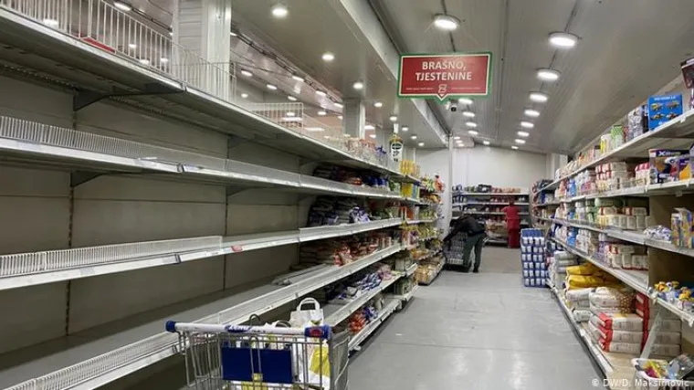 Zatvaraju se &scaron;kole, a police trgovina su prazne; '&Scaron;to da vam kažem, kao da je ratno stanje...'