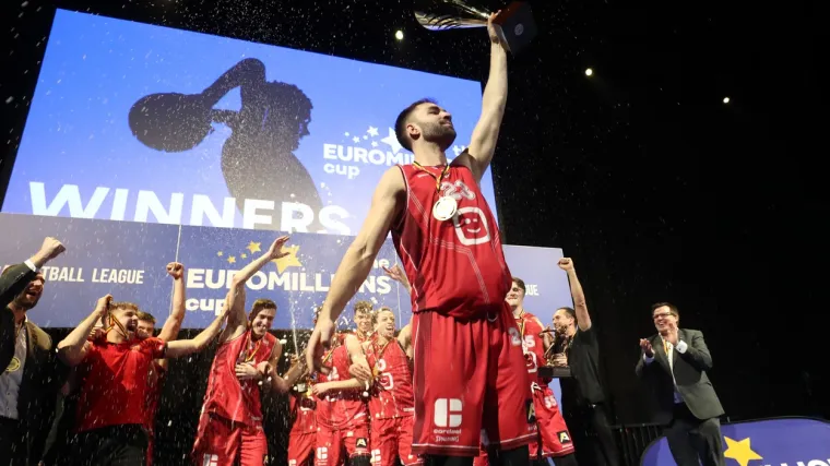 Trofej je osvojio i hrvatski trener