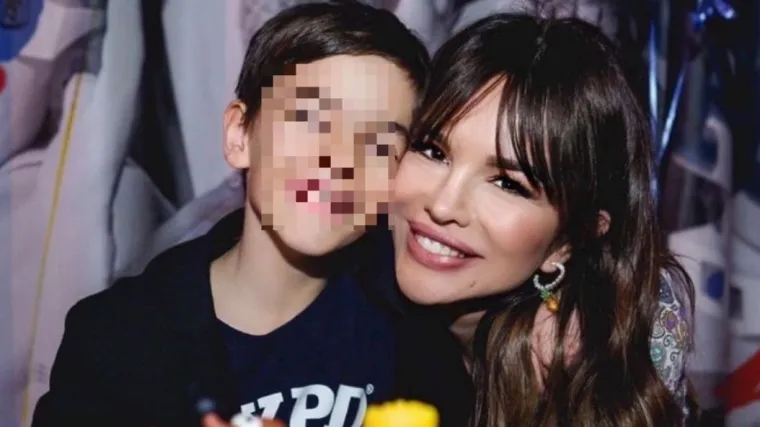 Prijetila je ravnateljici &scaron;kole koju pohađa njezin sin? Shrvana pjevačica oglasila se na Facebooku