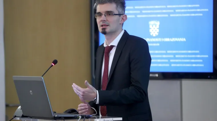 Ko&scaron;iček: 'Problemi su sanirani, očekujemo da će u srijedu online nastava funkcionirati za sve'