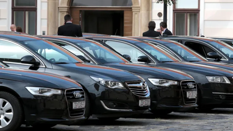Vlada odustala od 273 službena automobila! 'U ovakvim trenucima nema govora o takvim nabavama'