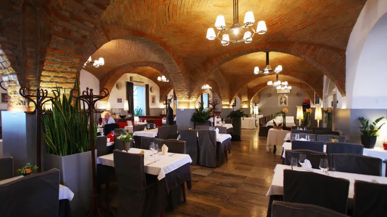 Poznati zagrebački restoran poslao 50 radnika na neplaćeni dopust, a neki su zavr&scaron;ili kao tehnolo&scaron;ki vi&scaron;ak