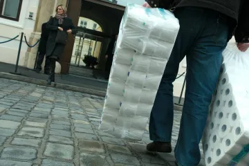 Zašto je nastala tolika pomama za toaletnim papirom? 'Kad ljudi osjećaju da stvari izmiču kontroli...'