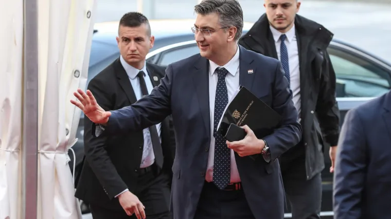 I nastavnici će raditi od doma, Plenković se večeras obraća javnosti: 'Ostanite kući, ne dovodite se u rizik'