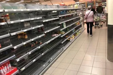 Nema više gomilanja zaliha hrane? Stožer: 'Pratimo situaciju, donijet ćemo određene mjere bude li potrebno'