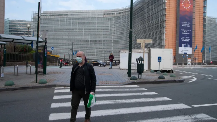 Odgađaju se sastanci i održavaju videokonferencije, ali ima jedan problem