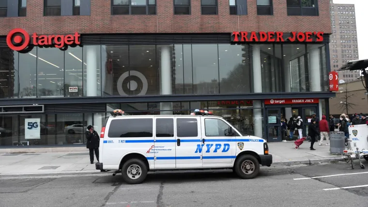 Država New York zamrznula sve aktivnosti koje nisu nužne