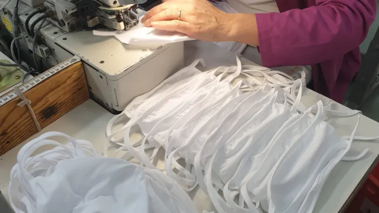 Proizvodnja radi 24 sata: Omi&scaron;ki Galeb dnevno napravi 10.000 za&scaron;titnih maski