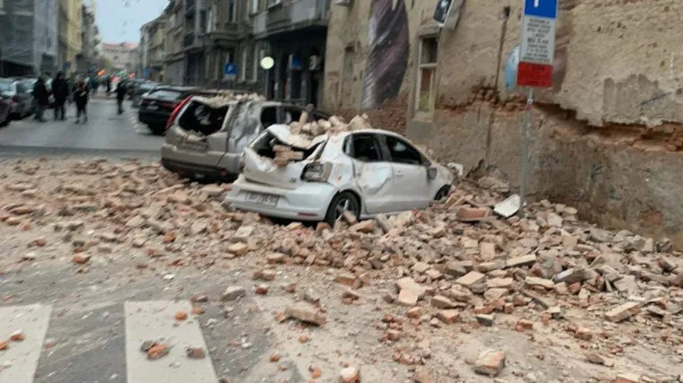 Kako se pona&scaron;ati u slučaju potresa? Sakrijte se pod stol ili uz nosivi zid, ne koristite stubi&scaron;ta i dizala