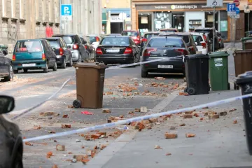 'Ne hodajte središtem grada niti blizu oštećenih građevina'