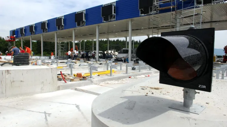 Dio Zagrepčana odlučio napustiti grad, policija naredila zatvaranje naplatnih kućica