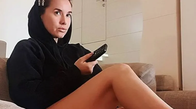 Golim nogama u primamljivoj pozi olak&scaron;ava izolaciju - 'Bataciii'