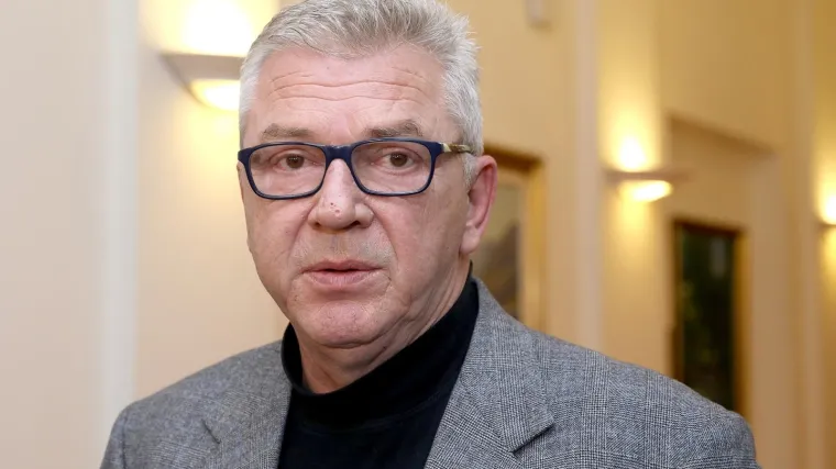 'Dragi moji, ni potres ni virus ne bira! Ovo je krevet mog sina'