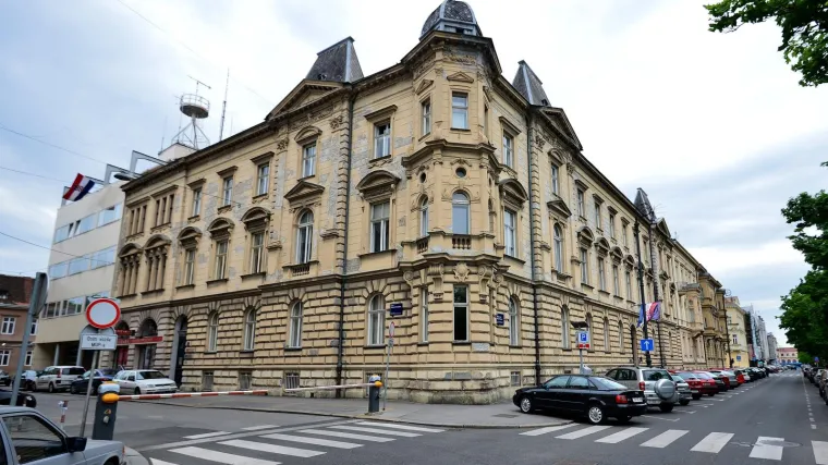 Zgradi su dali žutu oznaku - zači da je do detaljnog pregleda neuporabljiva