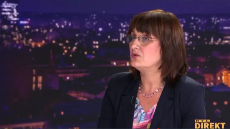 'Odmaknite se od svega'