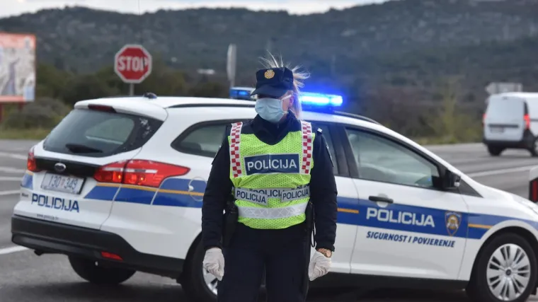 Zaustavljaju svako vozilo, stvorila se velika gužva