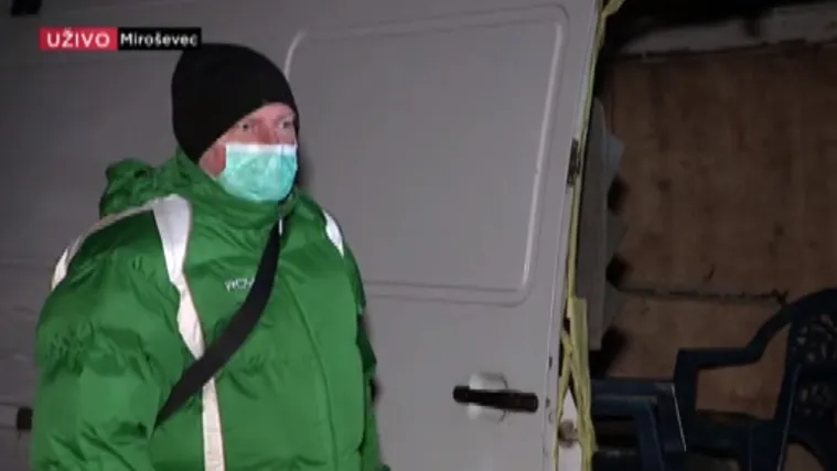 Od velikog potresa žive u kombiju: 'Djeca su psihički potpuno uni&scaron;tena. Ne žele u kuće i zgrade'