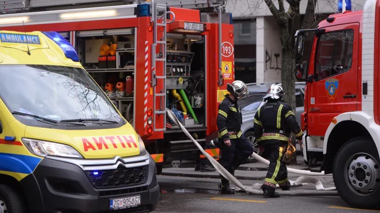 Apel zagrebačkih vatrogasaca: 'Ne zovite nas zbog o&scaron;tećenih krovova i dimnjaka, zagu&scaron;ene su nam linije'