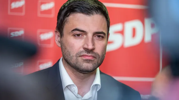 'Dužnosnike na minimalac, a novac za stranke usmjeriti gospodarstvu'