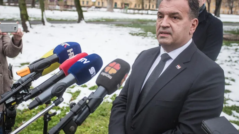 Kaže da je do smjena do&scaron;lo prije pojave koronavirusa u bolnici