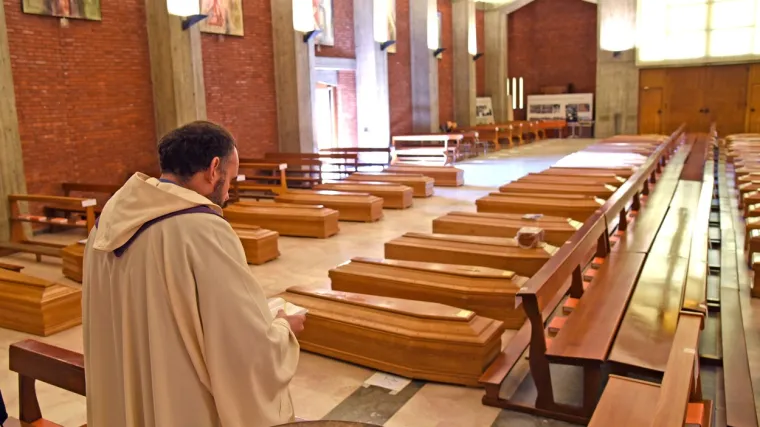 Posjećuju bolesne i vode pogrebe, umrlo ih je 67