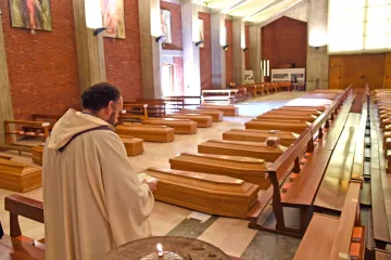 Posjećuju bolesne i vode pogrebe, umrlo ih je 67