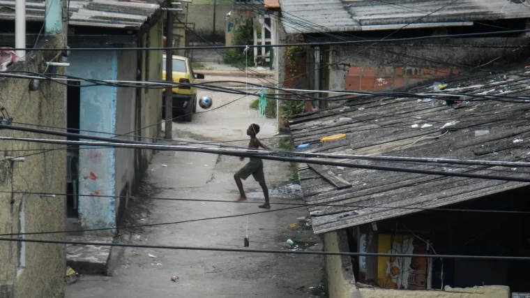Brazilski predsjednik ignorira epidemiju, zato su karantenu počele uvoditi bande