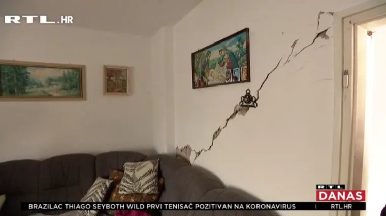 Posljedice snažnih potresa: Građani i dalje strahuju, neki se boje ući u kuću