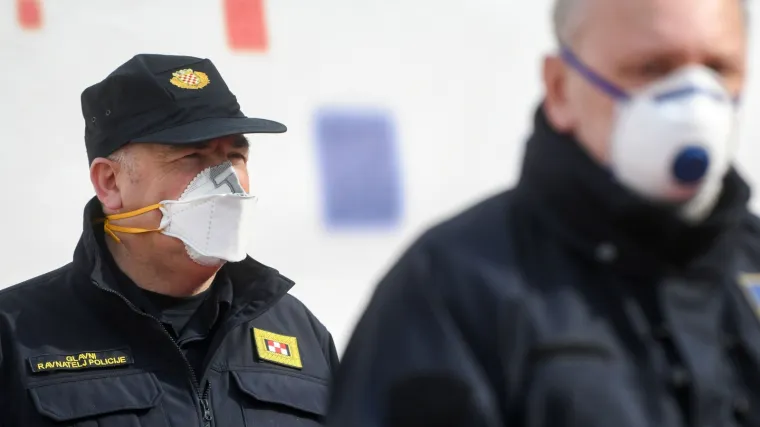 'Vi ostanite doma, a mi smo tu da radimo sve &scaron;to je moguće'