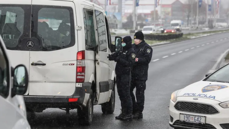 Neke ni stroge kazne ne mogu zadržati kod kuće: Samoizolaciju prekr&scaron;ilo 7 ljudi u Istri, 11 u Splitu