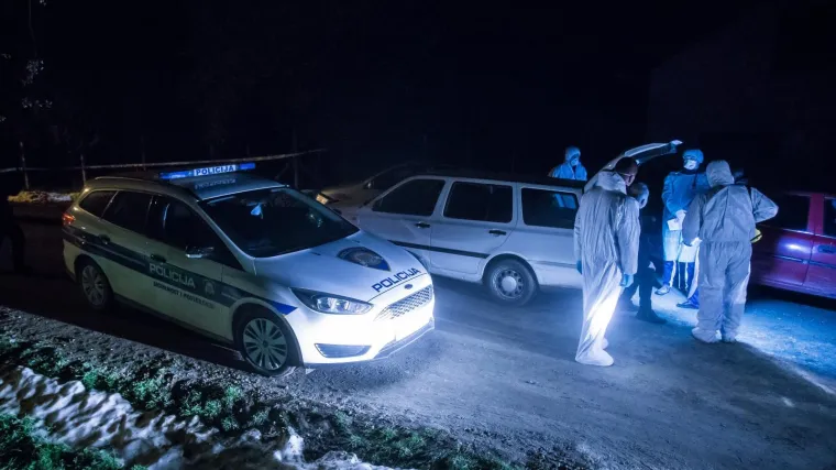 FOTO Na cesti kod Slatine ubio mu&scaron;karca pa pucao na policiju! Herojski čin policajca spasio stvar