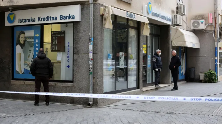 Razbojnici opljačkali poslovnicu Istarske kreditne banke