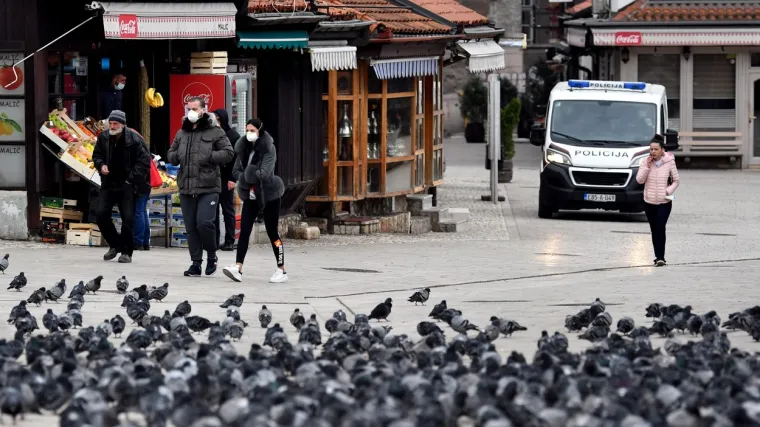 Sin dan ranije prijetio skokom s petog kata