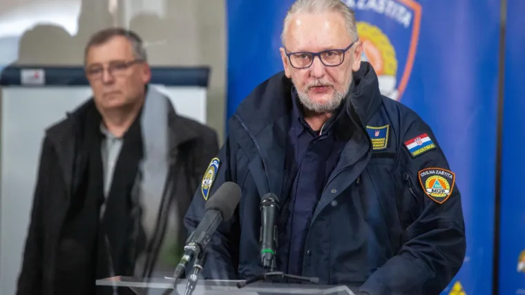 'U ovom trenutku znam vi&scaron;e od vas. Moramo ljude postupno pripremati za jo&scaron; strože mjere'