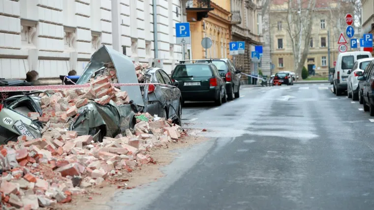 Nesretni zidar pao u dvorište i na mjestu preminuo