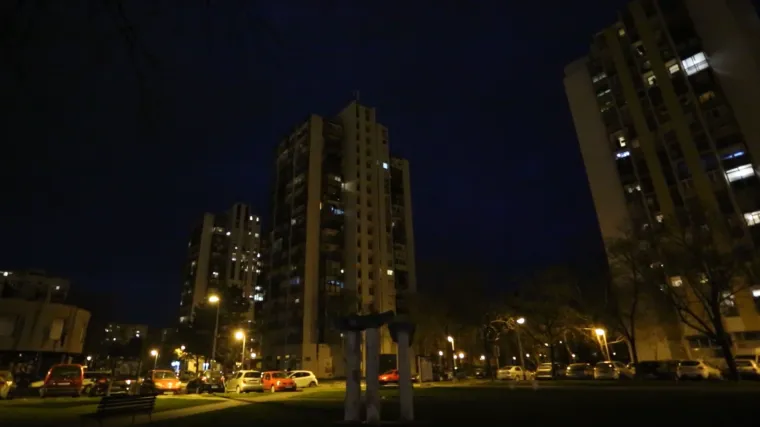 VIDEO Orila se 'Moja domovina': Građani pjesmom zahvalili svima koji se bore protiv koronavirusa