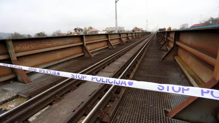 Smrt kod željezničkog mosta u Karlovcu: Na mu&scaron;karca naletio vlak