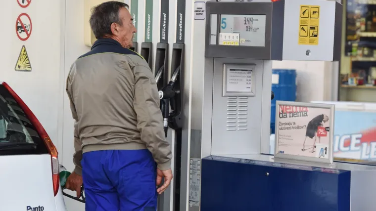 Dobre vijesti za vozače! Sutra drastičan pad cijene benzina, pogledajte za koliko