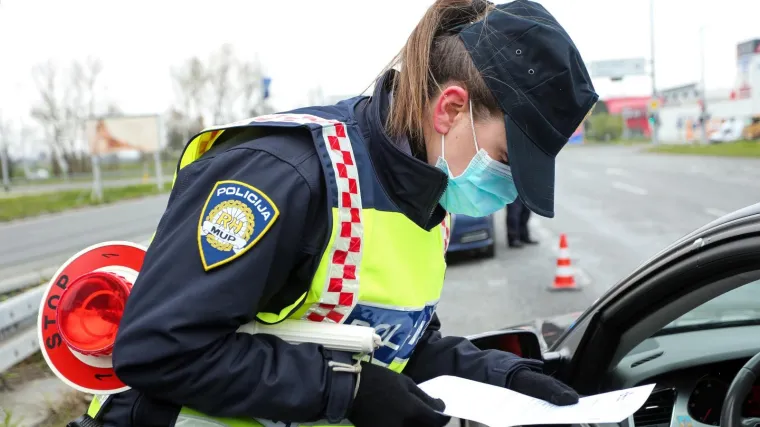 Razbojnik je pobjegao s nepoznatom količinom novca